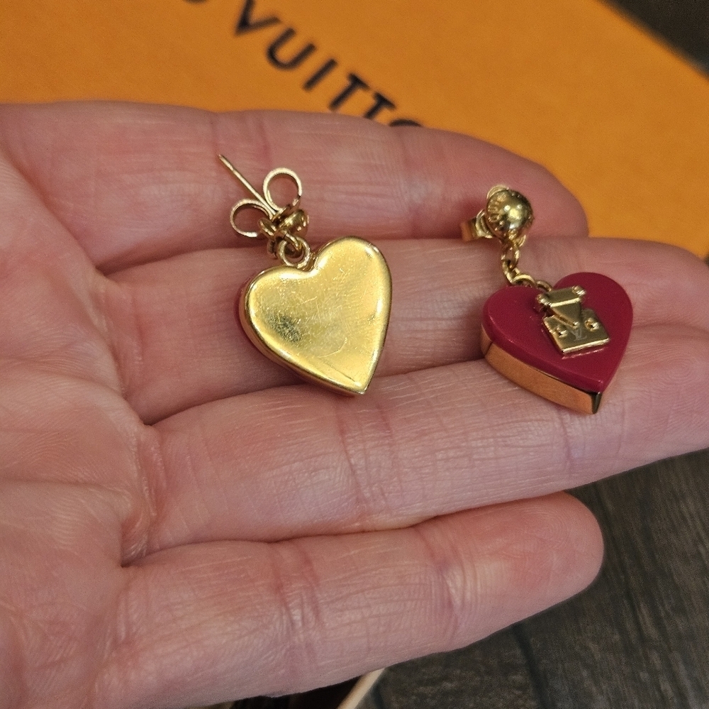Louis Vuitton Pomme D'Amour Lock Me Heart Drop Earrings - Picture 5 of 16